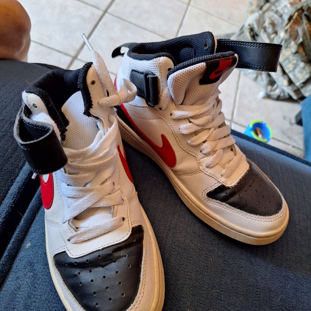 Shoes - Picture 2 of 3
